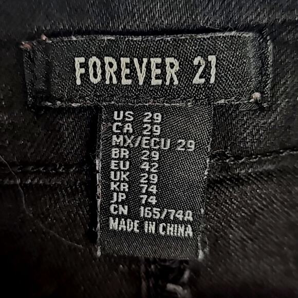 Forever 21 Womens Solid Black Short Shorts Cuffed Hemline 5 Pockets Size 29 - Picture 7 of 8